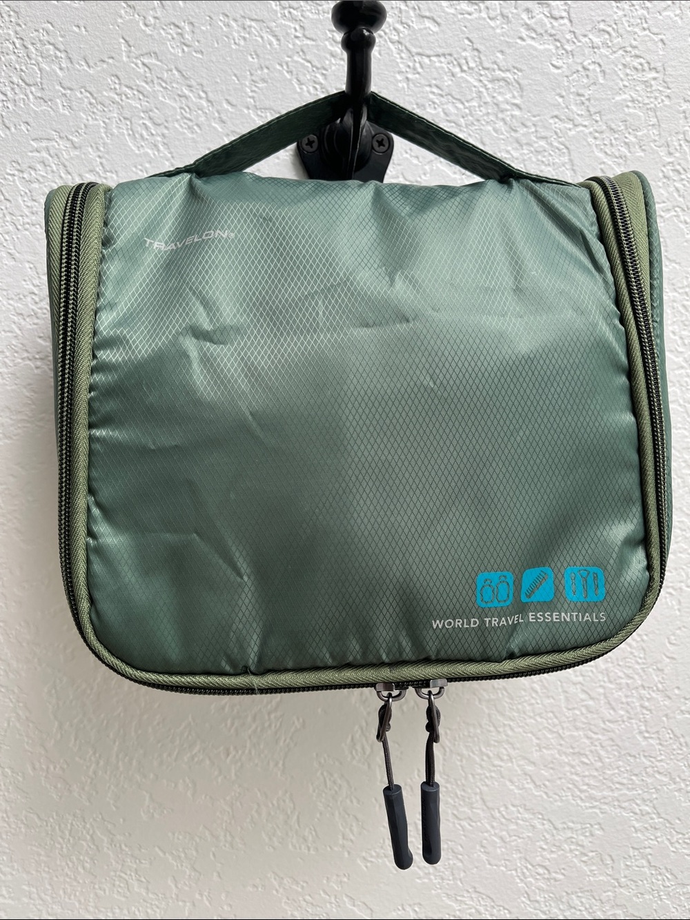 Travelon Hanging Toiletry Bag in Sage Green